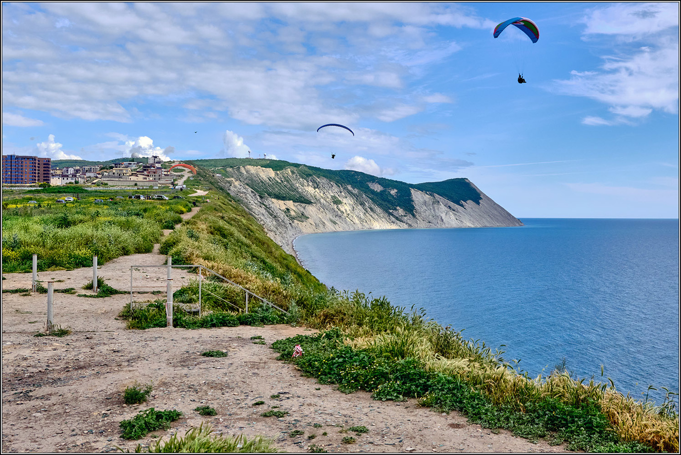 Анапа в мае. Высокий берег.