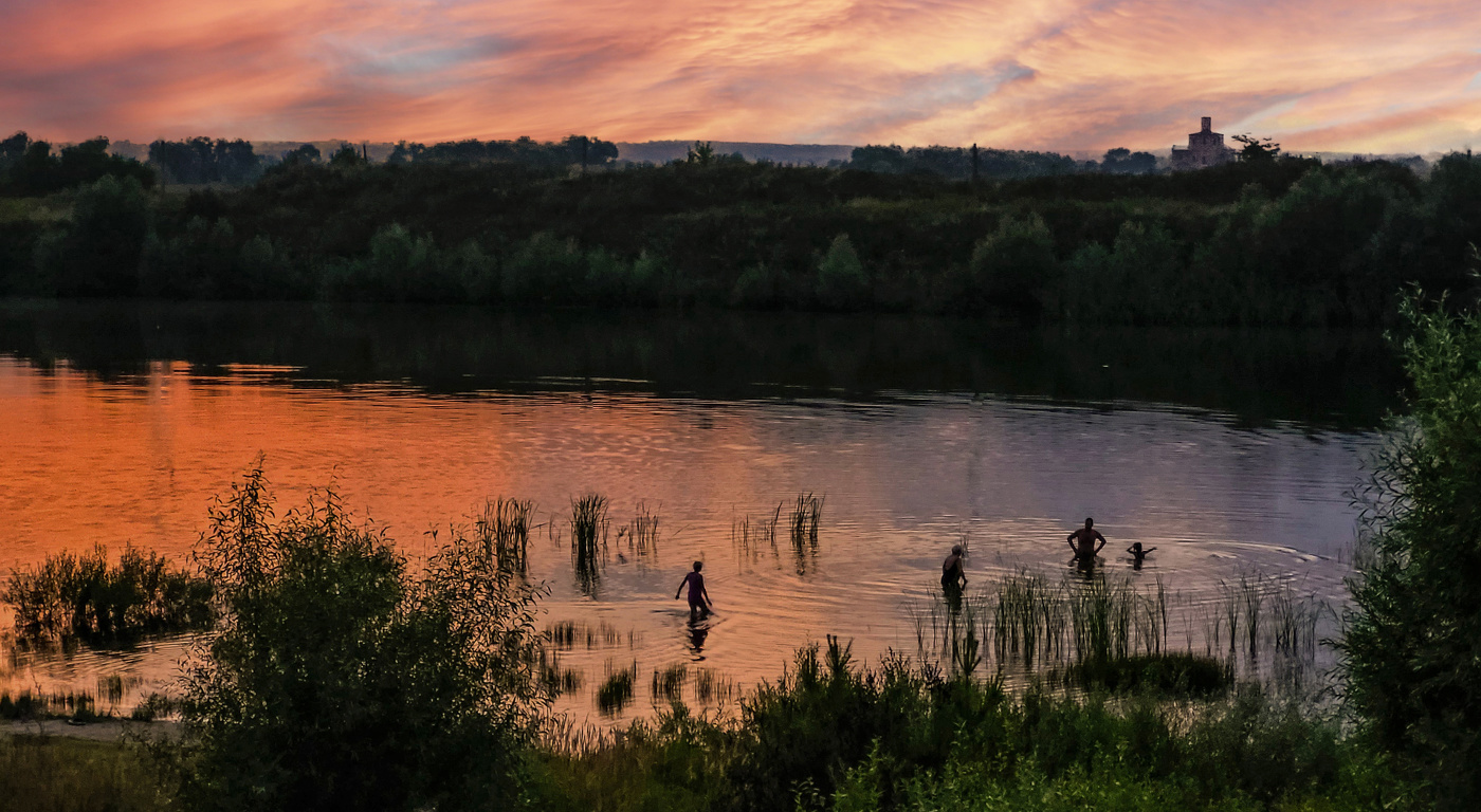 Ночное купание.