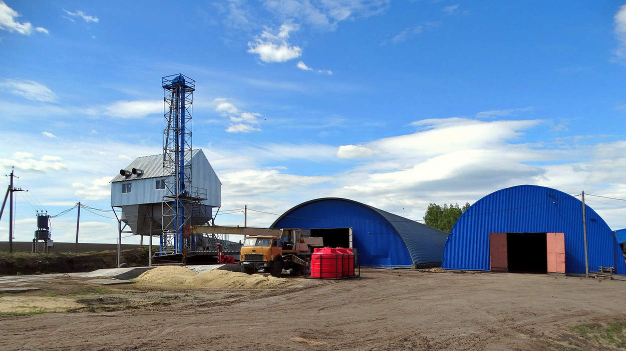 В деревне на току