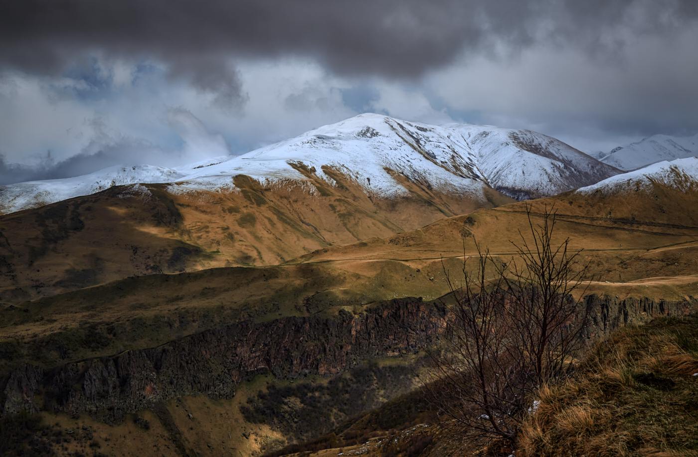 горы и ущелья