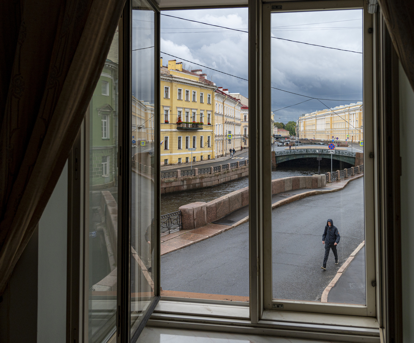 Мойка в окне