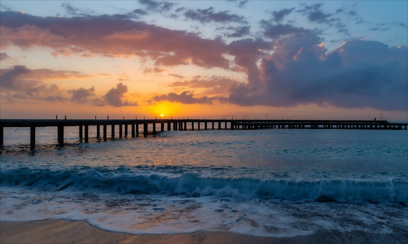 ИГРАЯ КРАСКАМИ РАССВЕТА...