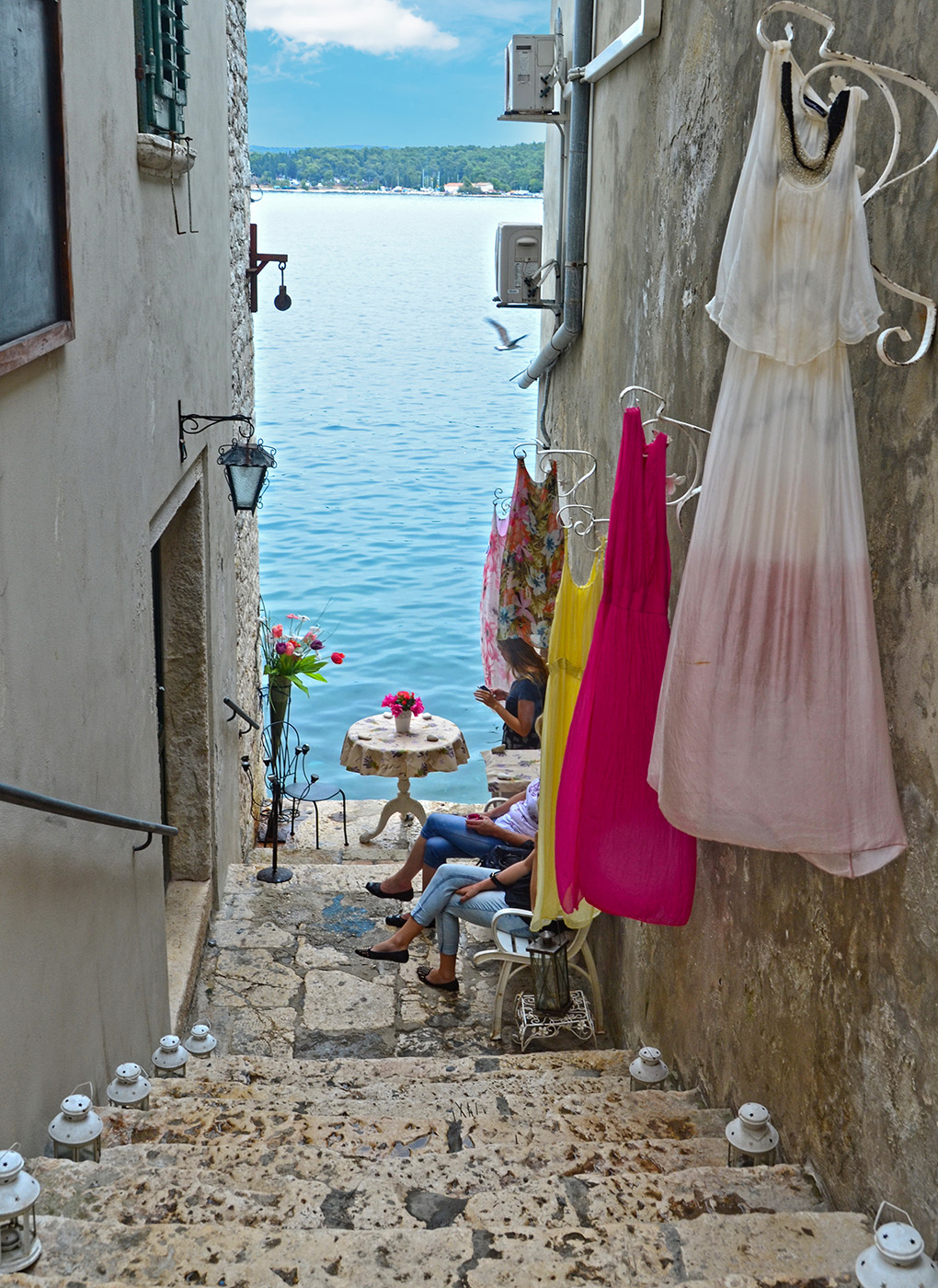 Дворик у моря