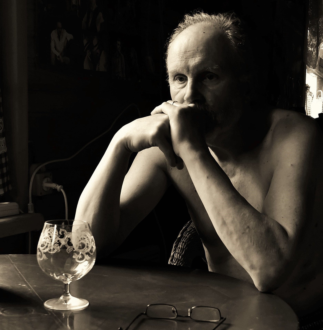 "Вот мой бокал, в нем больше нет вина ..."