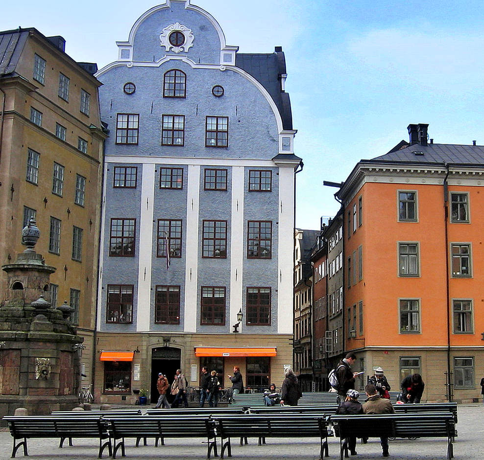 На лавочке в центре Стокгольма