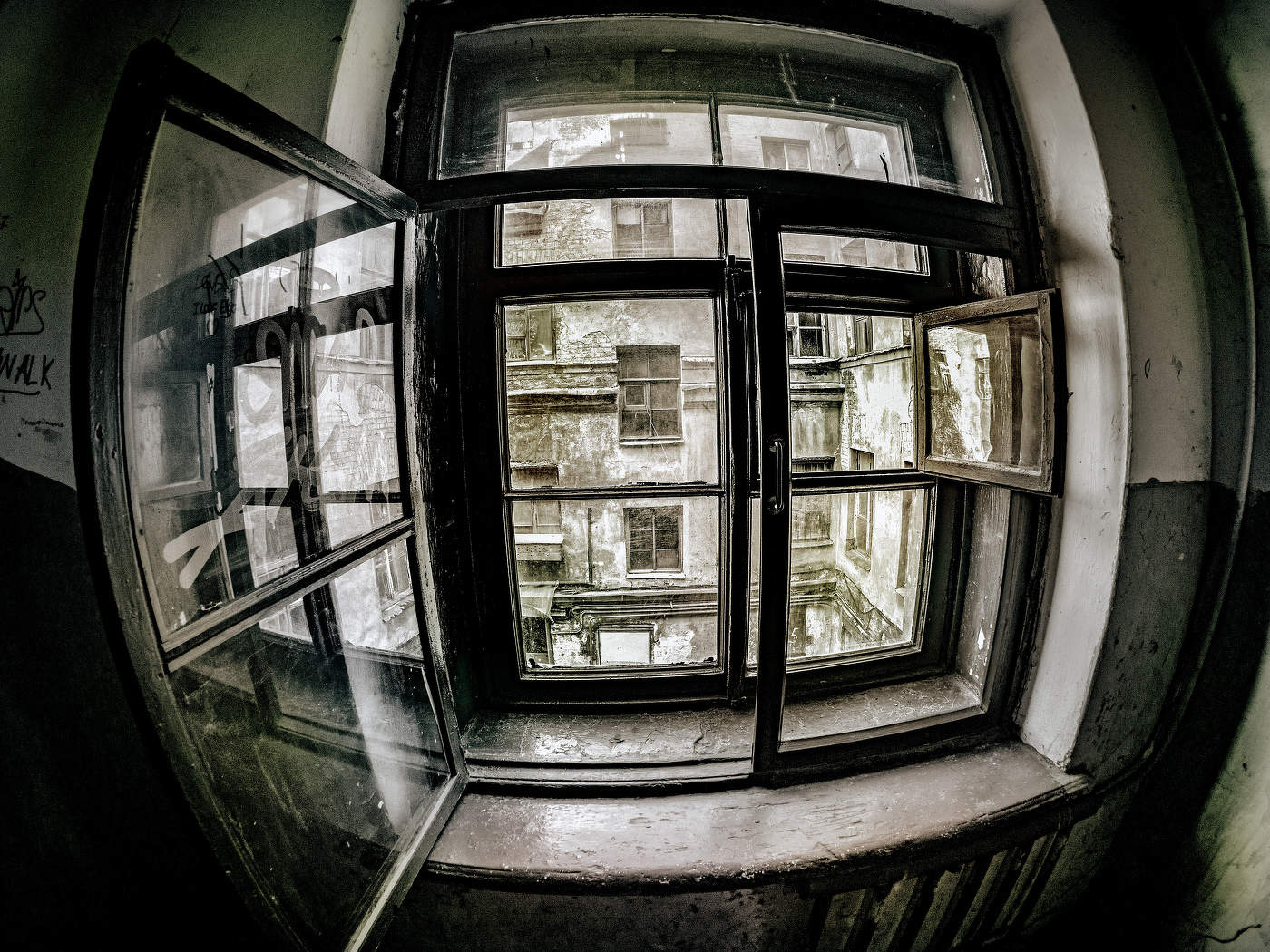 Окно во двор