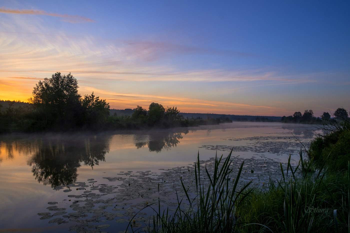Летом, на рассвете.