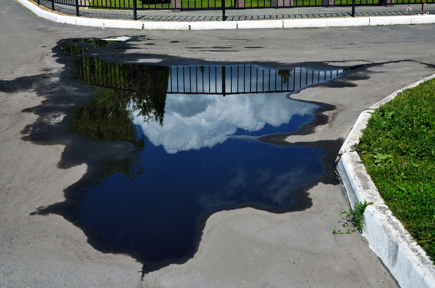 Лужа и облако