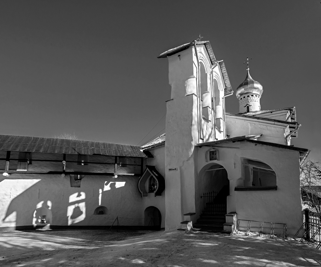 "Никольская церковь Псково-Печерского монастыря" 1564г