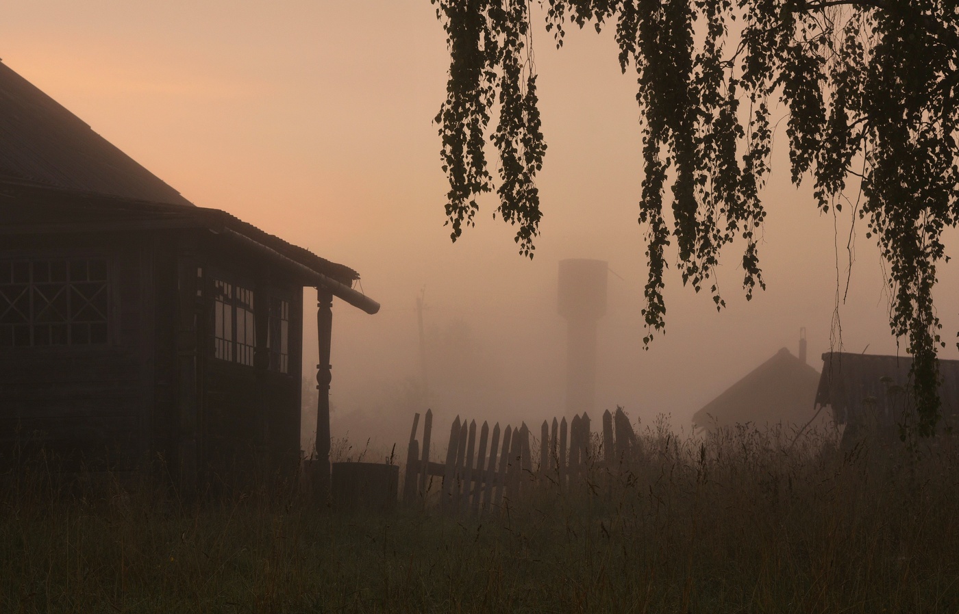 "И голосили третьи петухи ..."