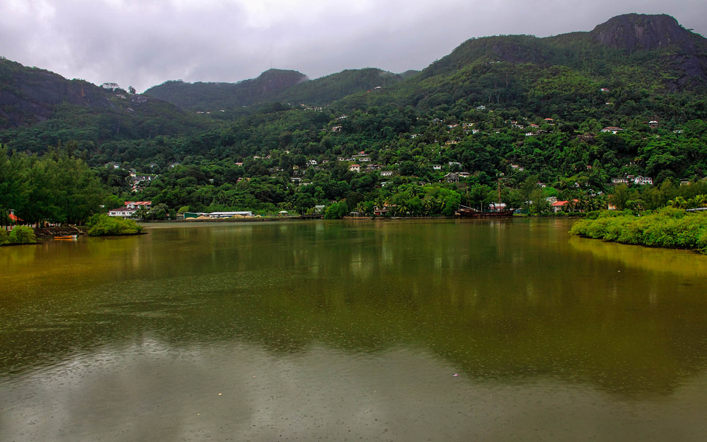 На острове Мае