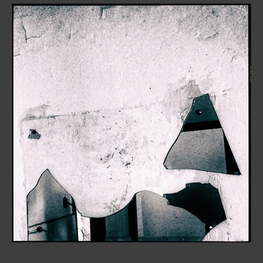 "Даже в разбитОм зеркале может отразитЬся истина..."