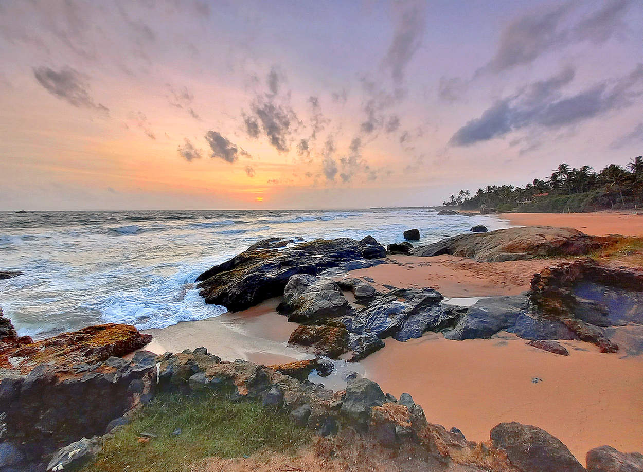 На берегу Тихого океана в Шри Ланка