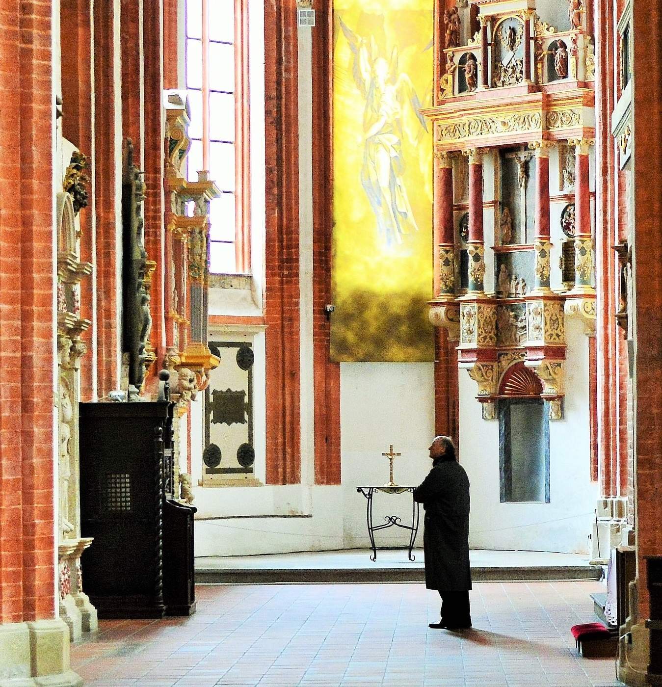 "С Богом молчаливый веду монолог ..."