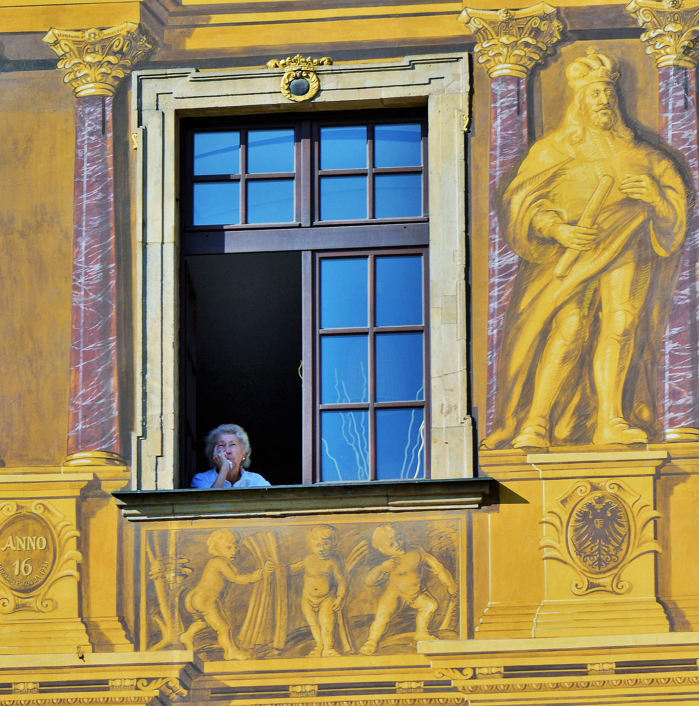 "Я та, чей разум прошлым лишь живет ..."