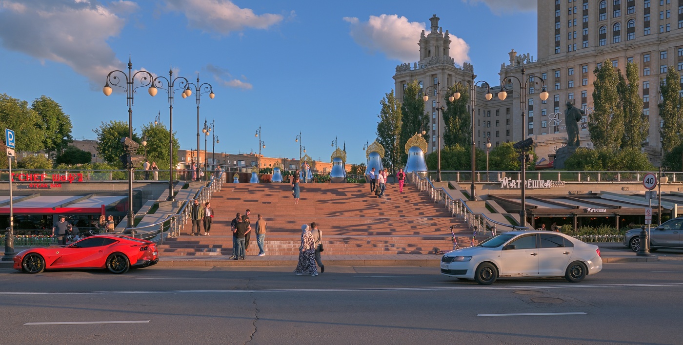 Вечер на набережной Шевченко в Москве