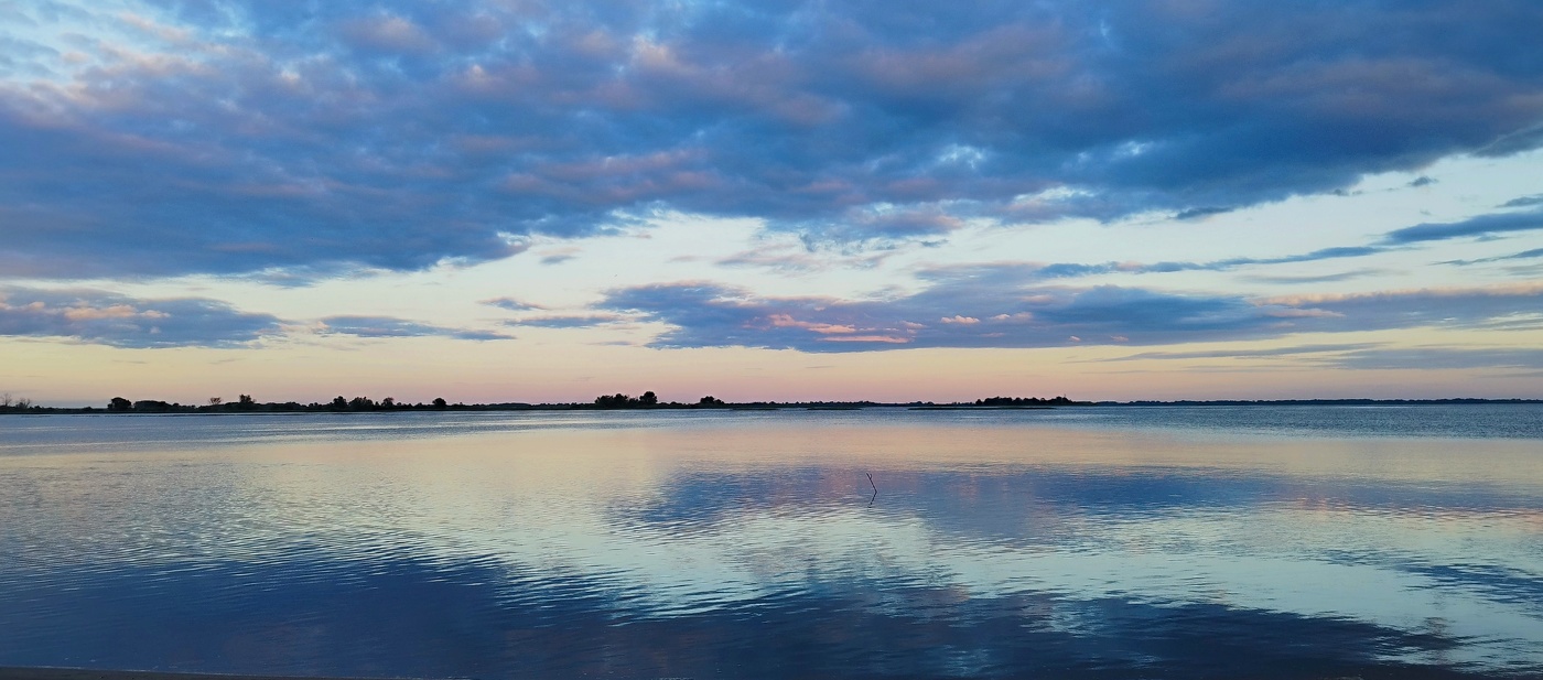 небо в Волге
