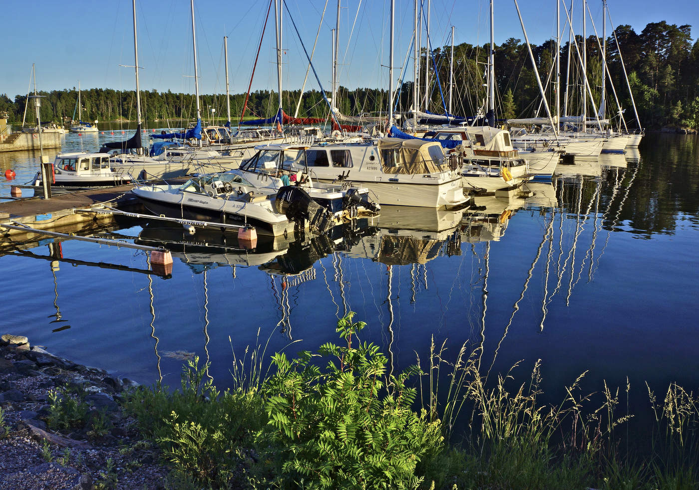 Пирс летним вечером