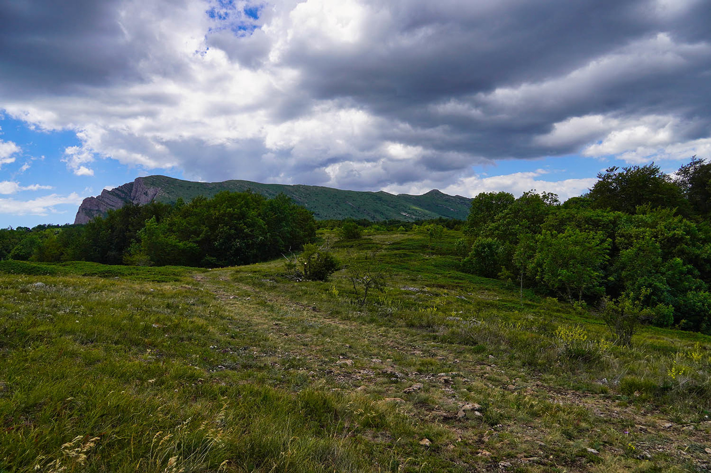 На нижнем плато Чатыр-Дага