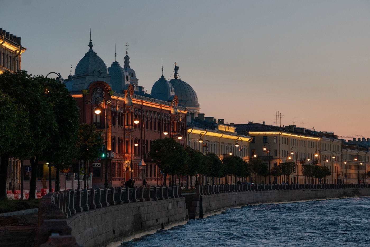 Набережная вечером