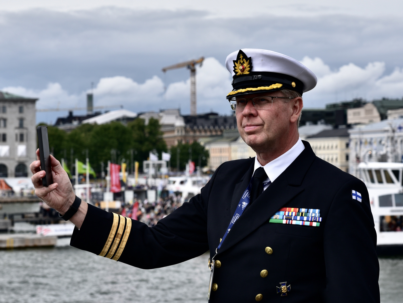 «Капитан, капитан, улыбнитесь...»