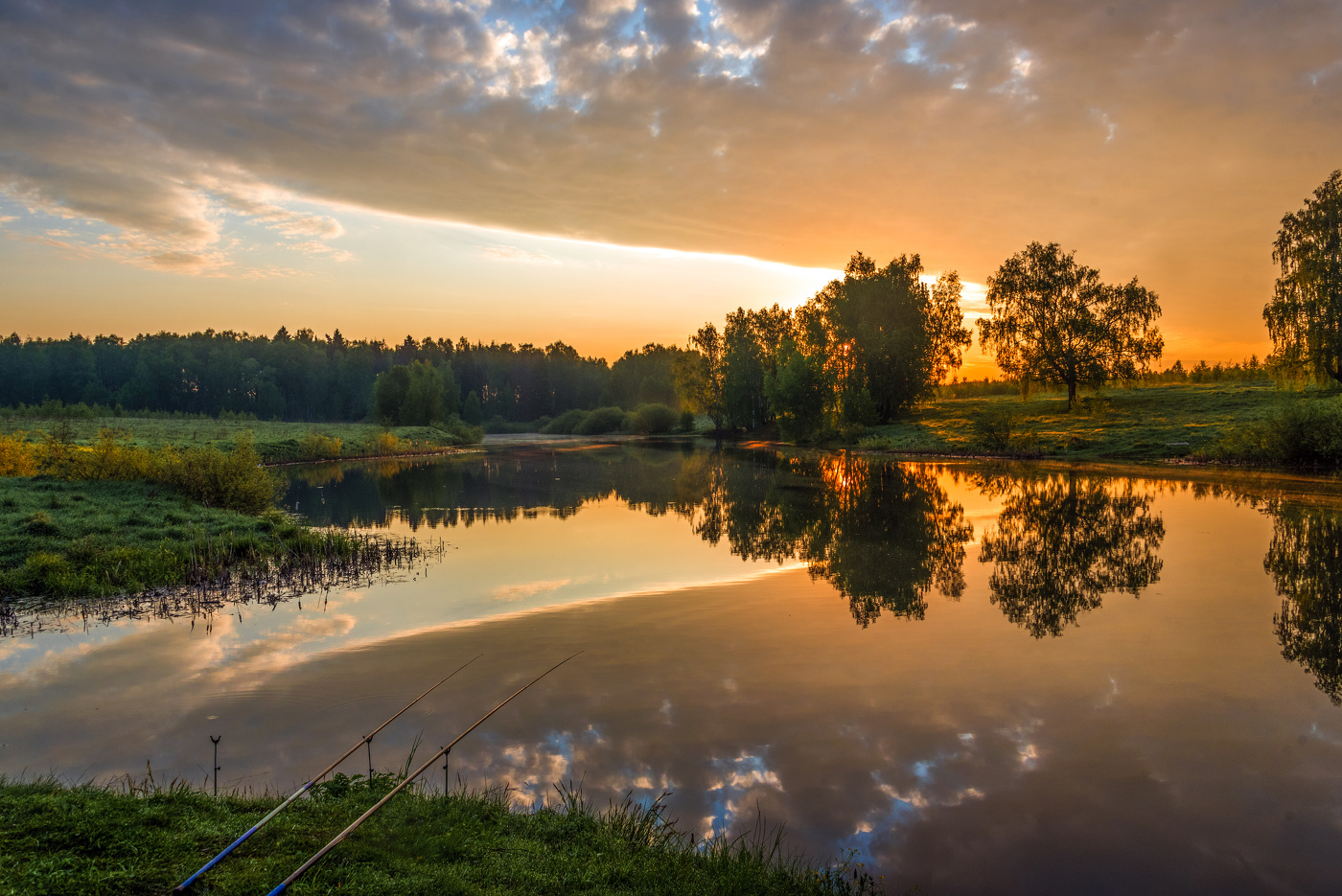 Рыбаки встают рано...