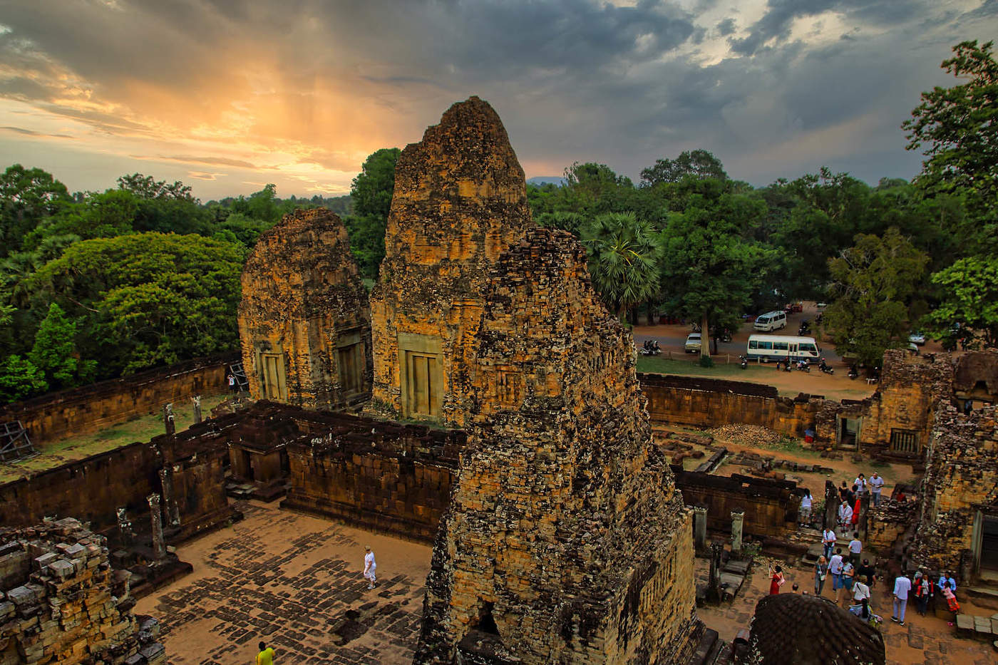 Вечер в храме Ангкор-Ват