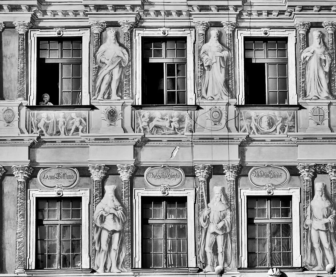 "Все проходит, все меняется, все исчезает ..."