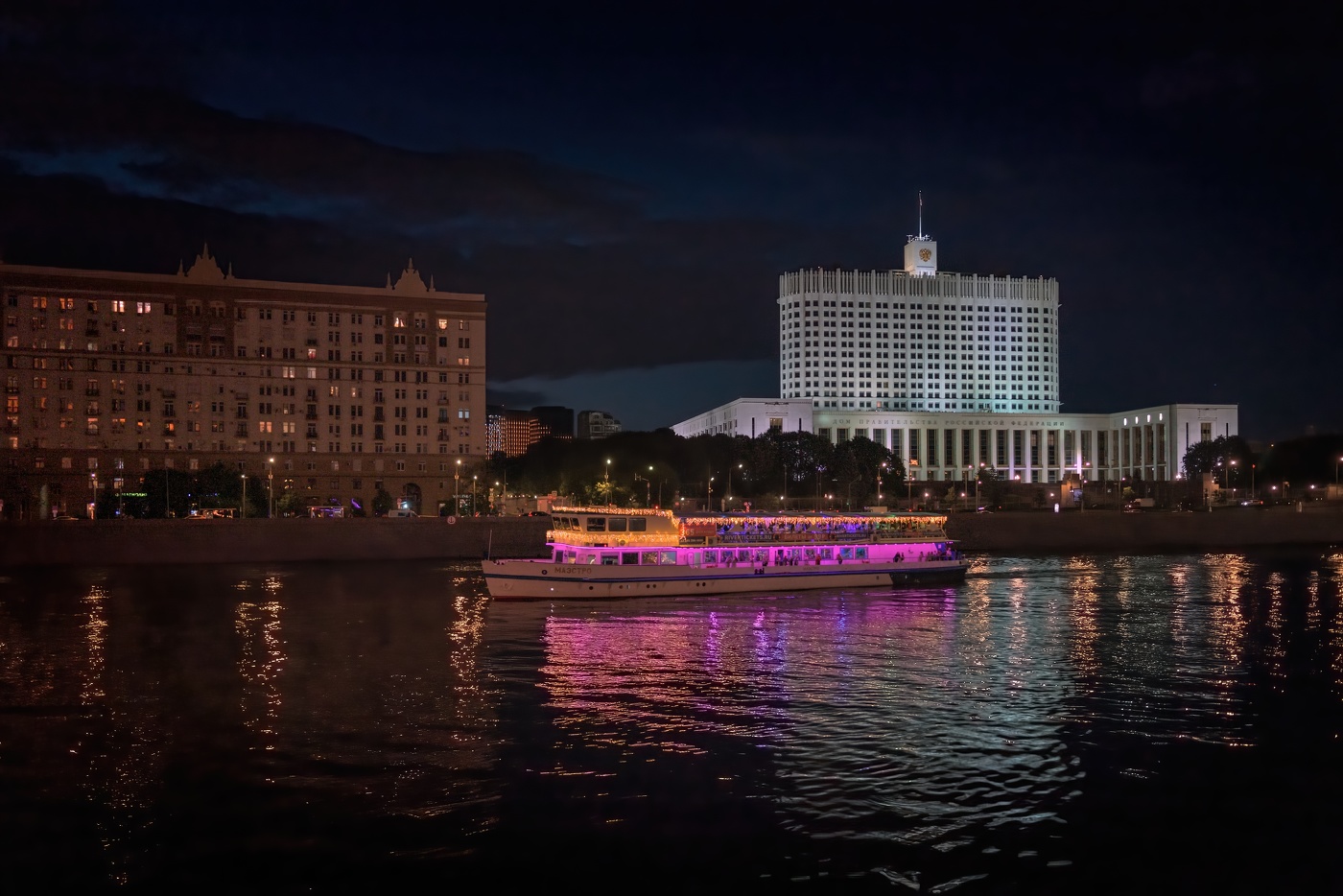 По Москва-реке