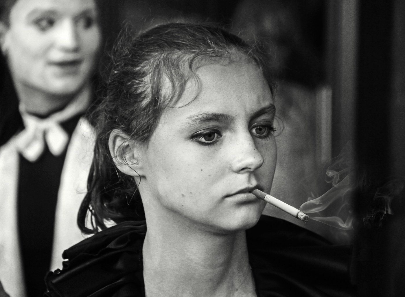 Призрак бледный идёт по пятам...