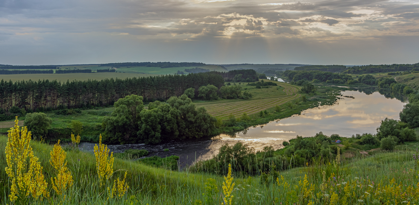 на высоком берегу