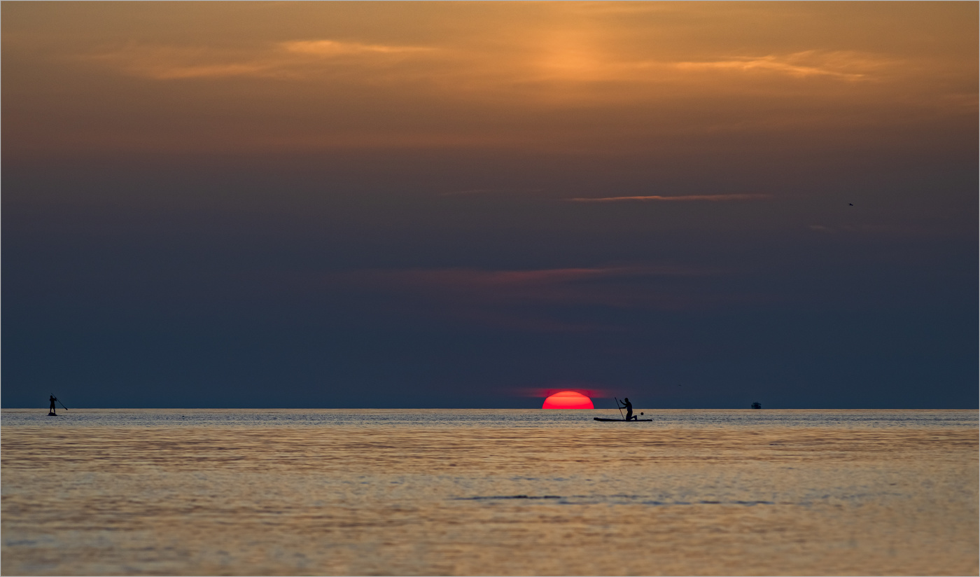 За уходящим днем