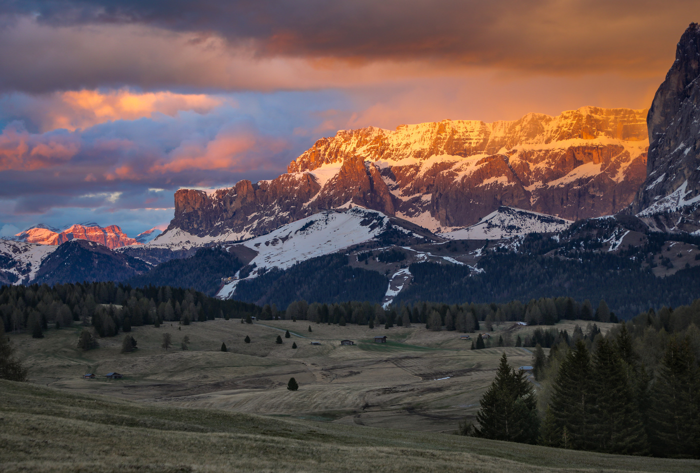 Горы на закате