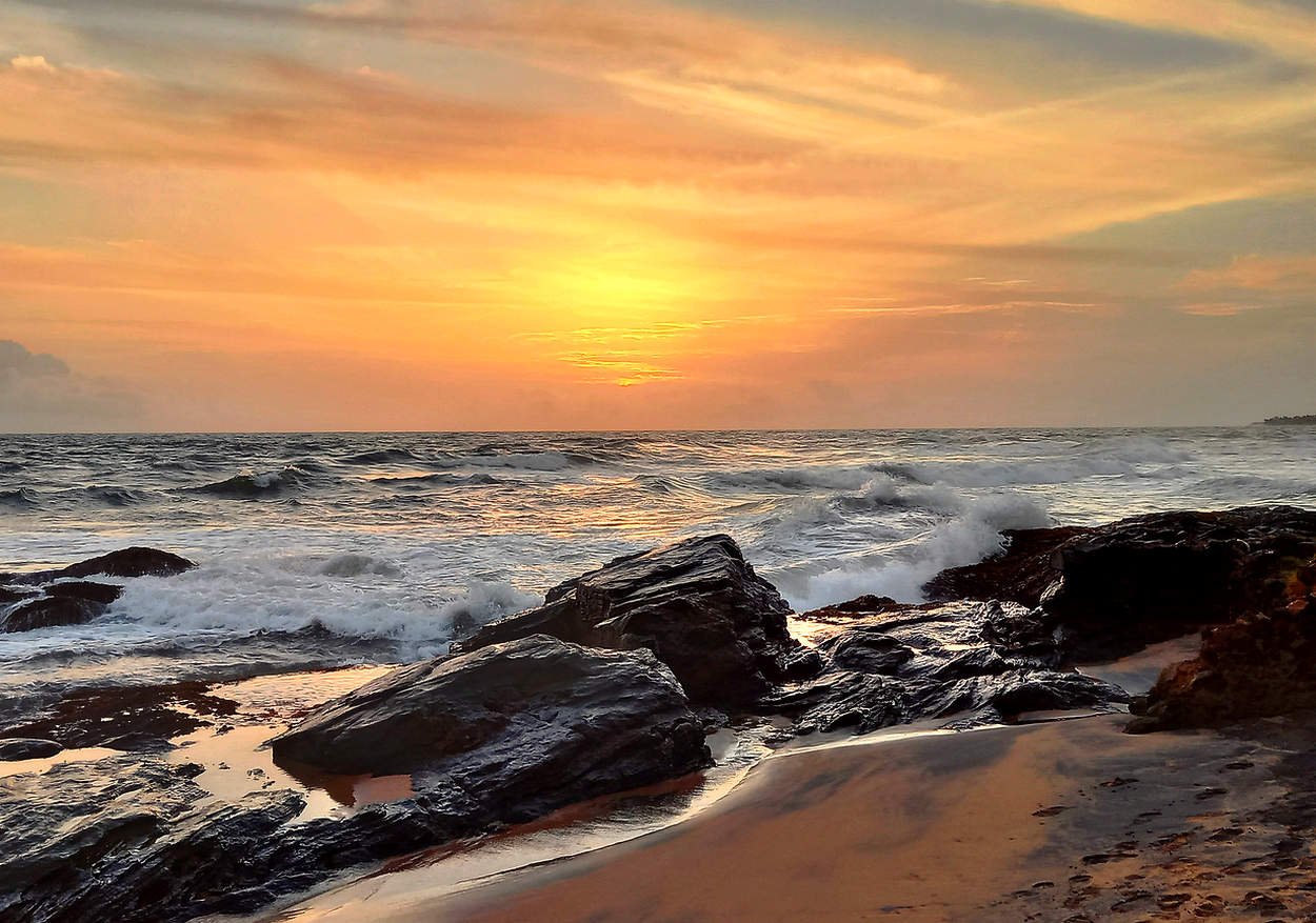 Красочный закат на море