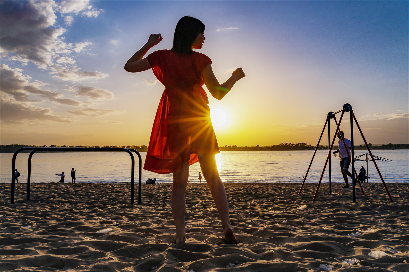 Тополиный пух, жара, июнь.