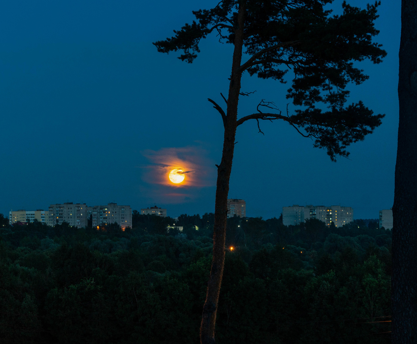 Луна над городом N