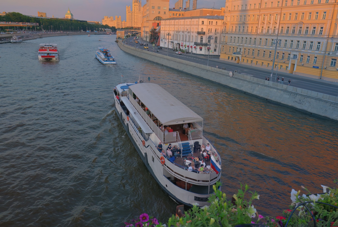 По Москва-реке