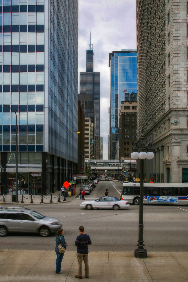 "Небоскребы, небоскребы, а я маленький такой..."