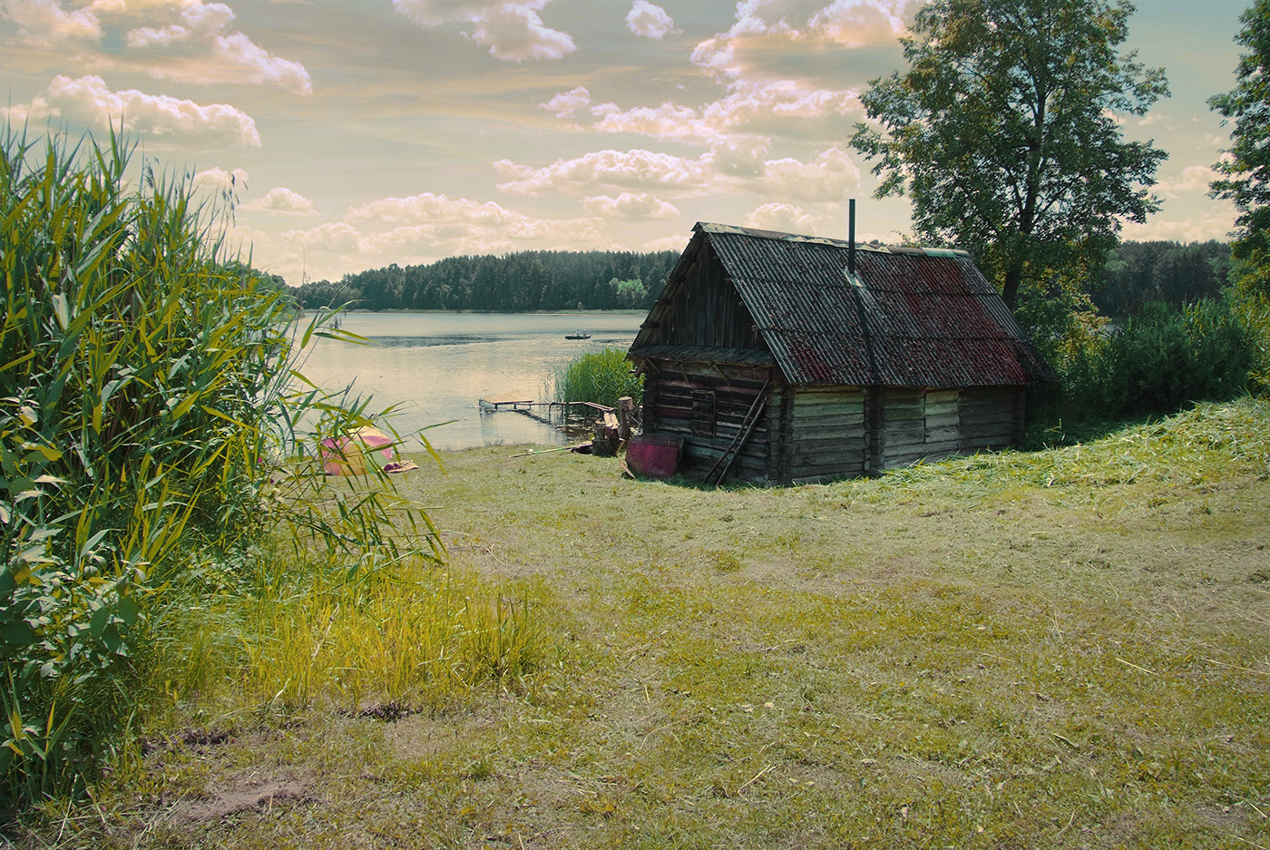 Банька на берегу озера
