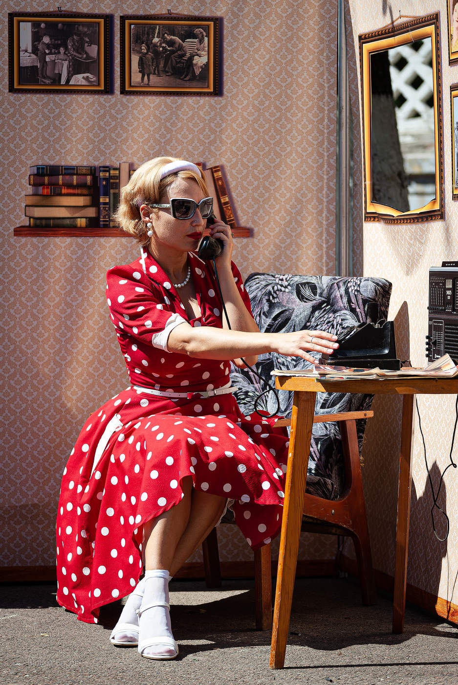 В стиле 80-х годов прошлого века.