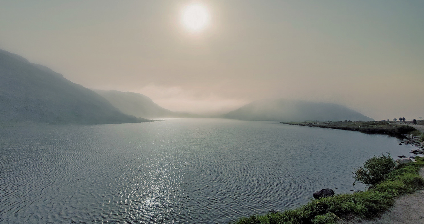 Териберка. Туман над малым Батарейским озером.