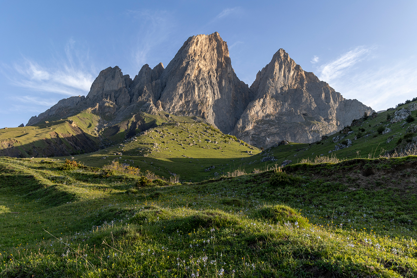 Священные скалы