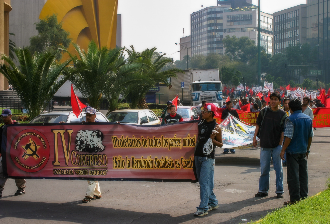 "... Марш, марш вперед, Рабочий народ!..."
