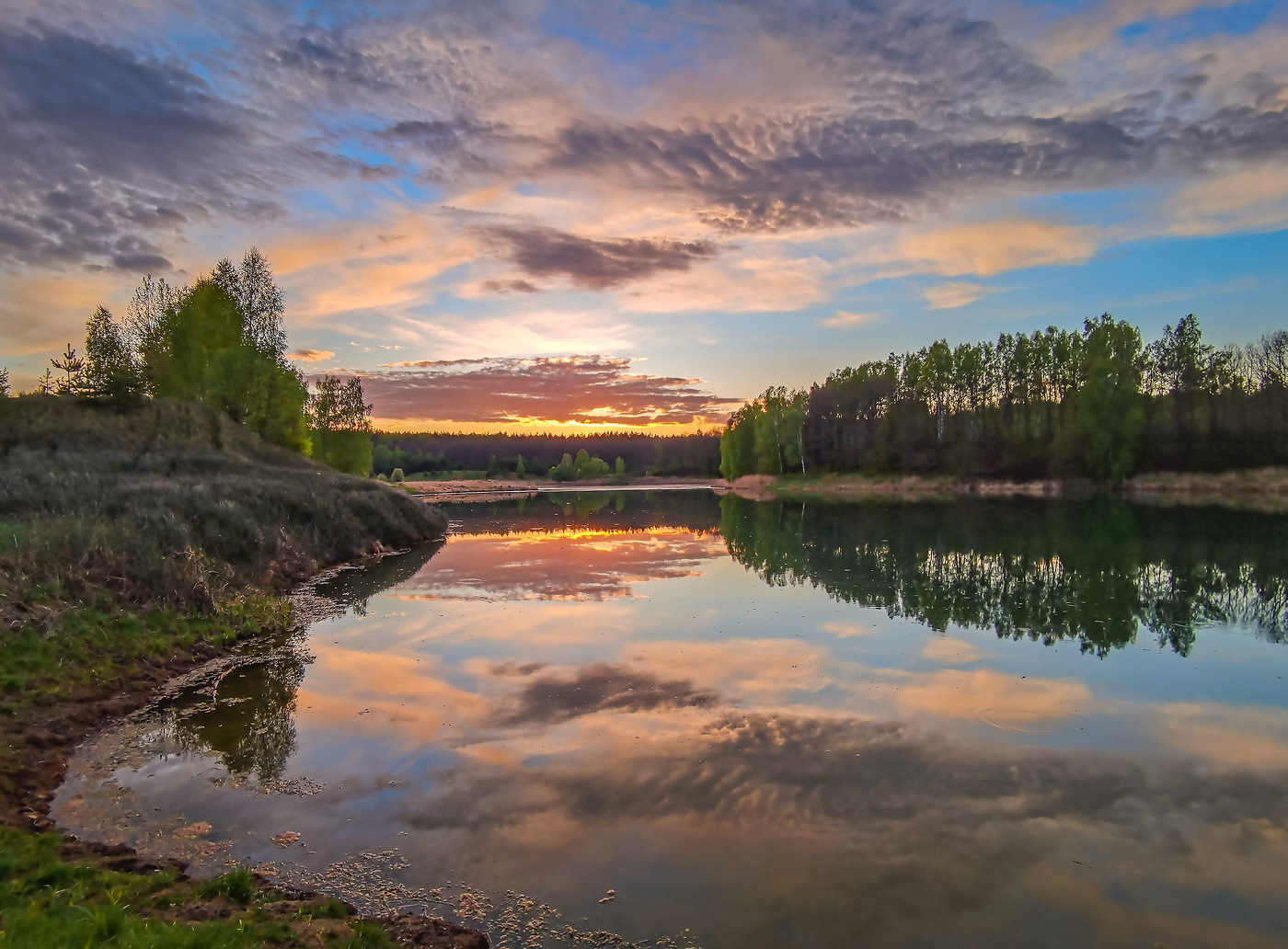 Вечер, озеро, весна.