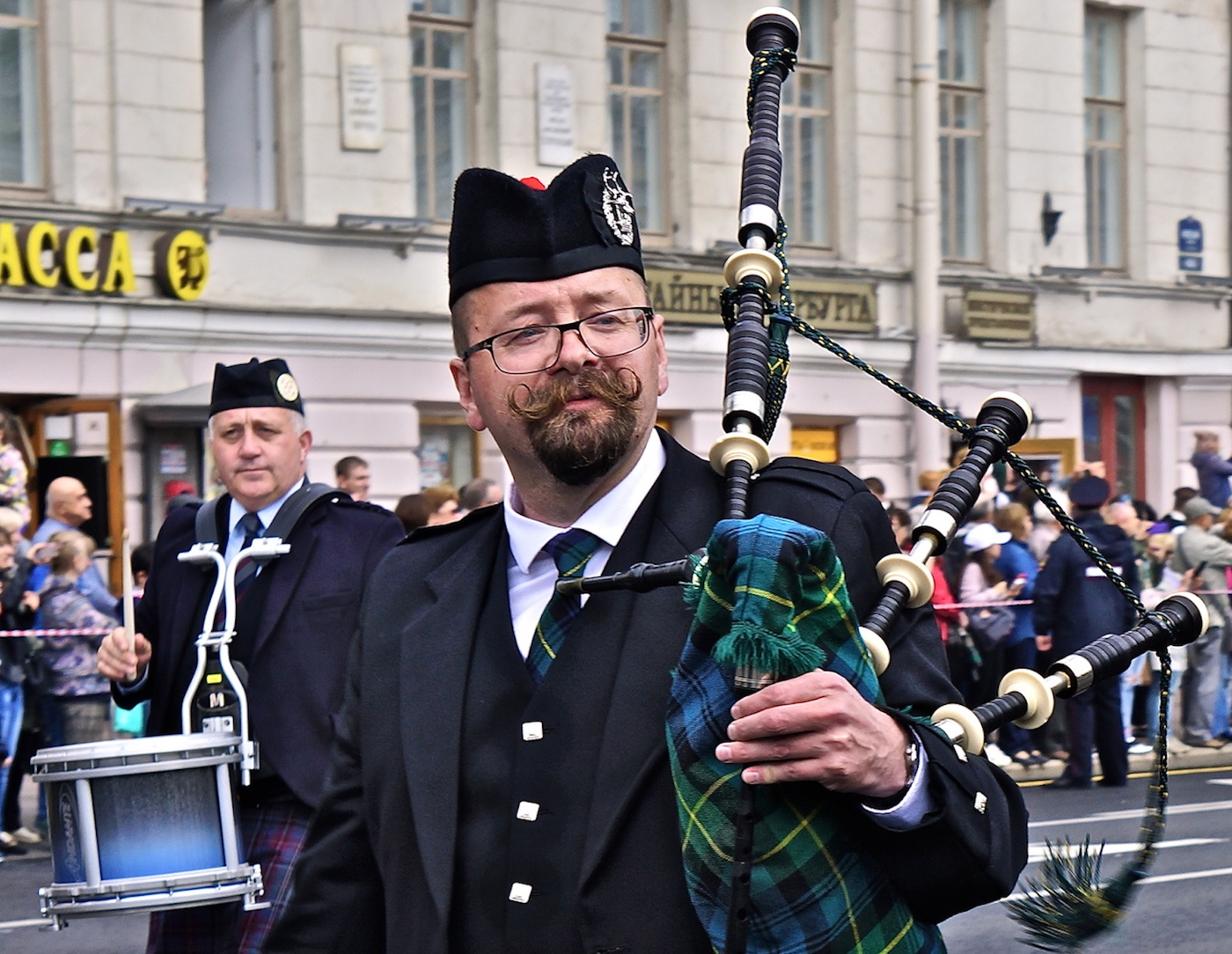 Он в ус не дует :)