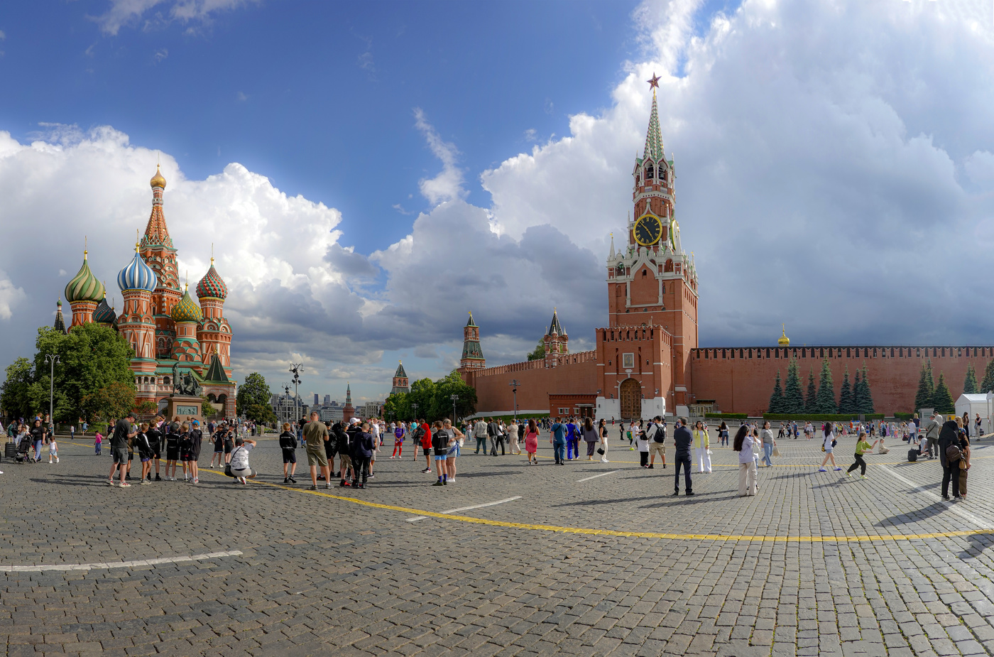 Погожим днем на Красной площади