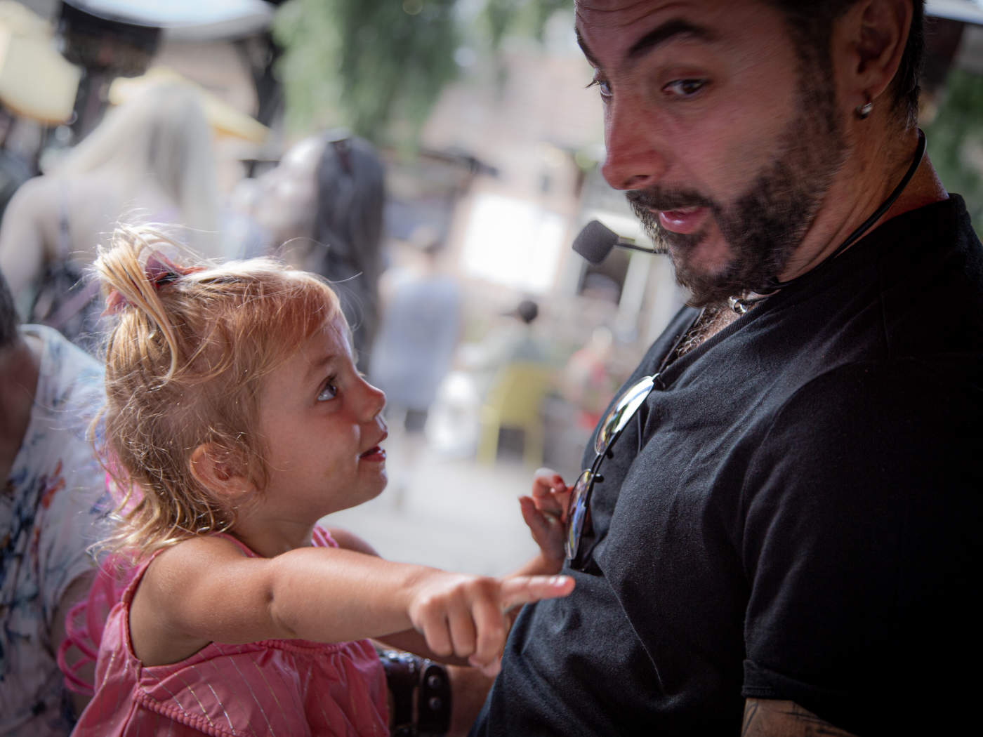 - Папа, купи!