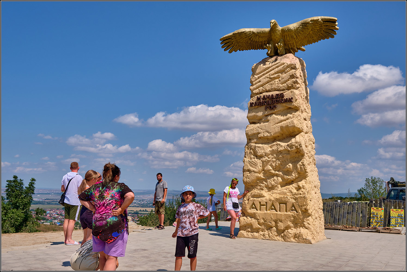 Здесь начинаются Кавказские горы.