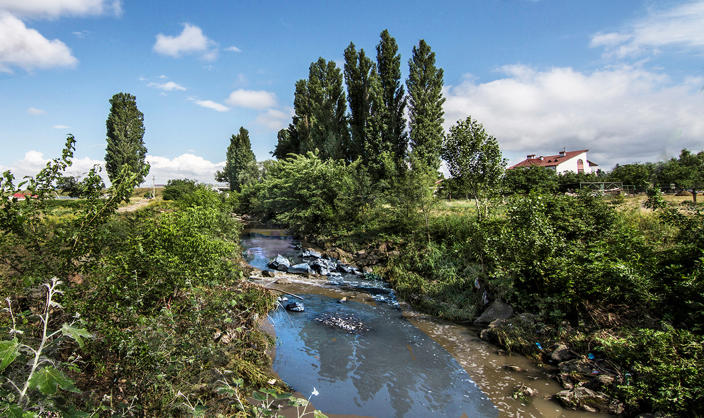 Пейзаж с речушкой