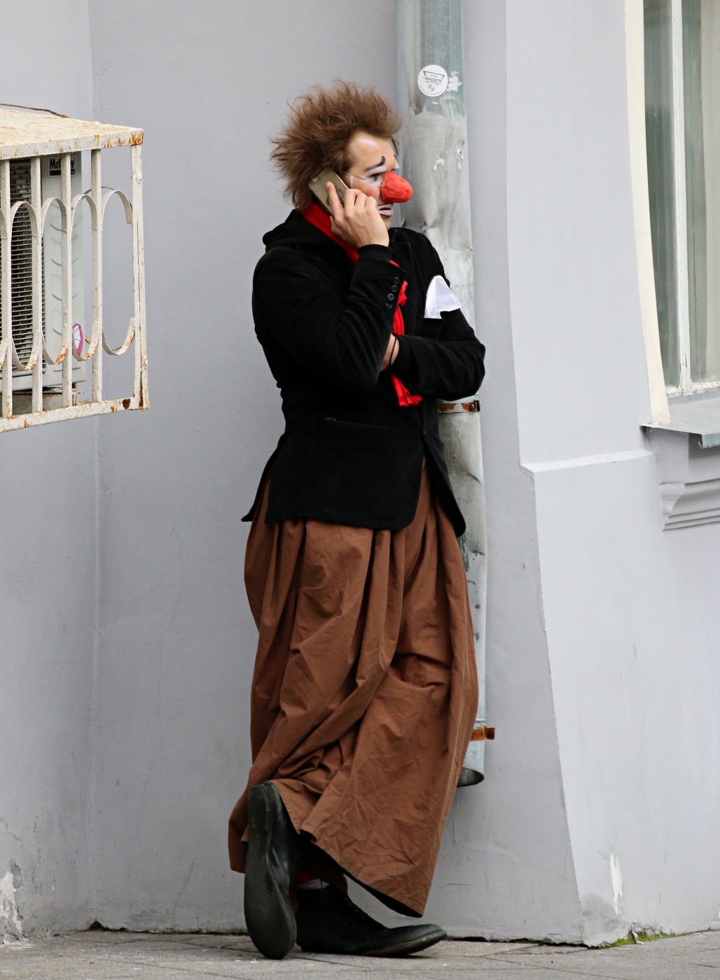 Звонок клоуну.